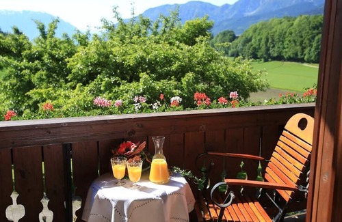Anger Apartment | Ferienwohnung 1 Hochstaufen, 60qm OG, 2 Schlafräume, Wohnraum m. Küchenzeile,Dusche/WC,Balkon,Sat-TV,WLAN max 5 Personen