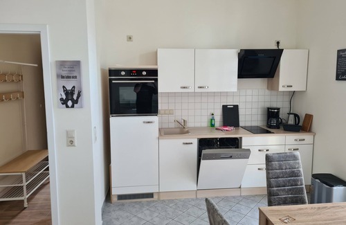 Arnsdorf Apartment | Ferienwohnung 1- Raum mit Balkon, Zusätzl. Kinderbett Möglich 20min v. Dresden