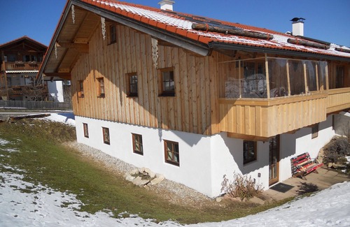 Frasdorf Apartment | Ferienwohnung 2 - 4 Pers. 70 qm, großer Wohn/Schlafraum, 1 Schlafzimmer, Küche, SAT-TV, Nichtraucher, keine Haustiere