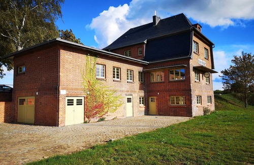 Alt Suhrkow Apartment | Ferienwohnung 2 - Bahnhof Hohen Mistorf - Ferienwohnungen
