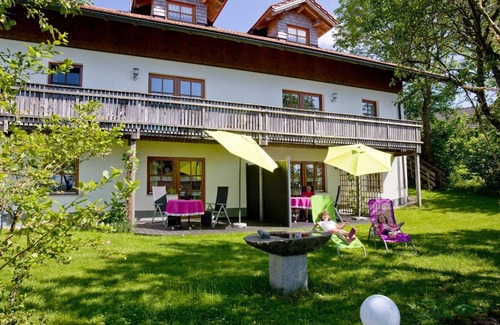 Neuschoenau Apartment | Ferienwohnung 4 mit 2 Schlafzimmern und Balkon