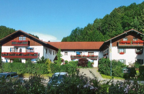 Bad Birnbach Apartment | Ferienwohnung 50qm | schöne, geräumige Wohnung mit Balkon