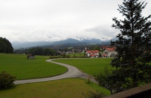 Rimsting Apartment | Ferienwohnung 50qm mit Badewanne, Balkon und Grillmöglichkeit