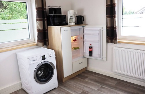 Traunreut Apartment | Ferienwohnung 55qm mit Balkon und Gartenblick