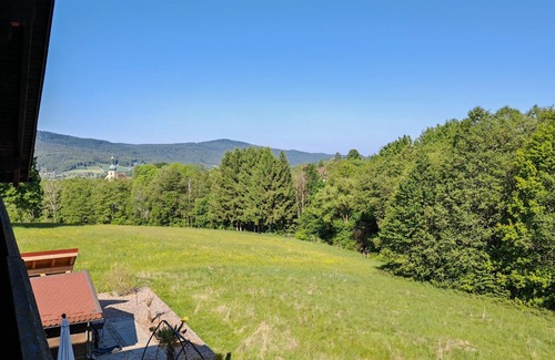Arnbruck Apartment | Ferienwohnung (70qm) im Obergeschoss mit Balkon