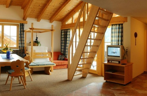 Jerzens Apartment | Ferienwohnung Adlerhorst - Landhaus Raich