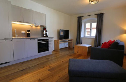 Unterammergau House | Ferienwohnung Alpenveilchen - Gasthof Stern