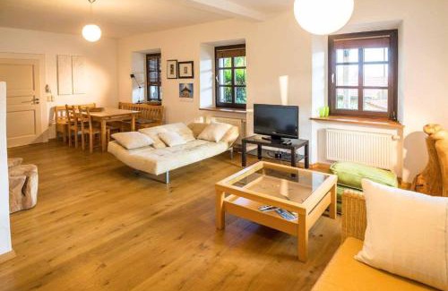 Deggendorf Apartment | Ferienwohnung Altes Schulhaus Greising