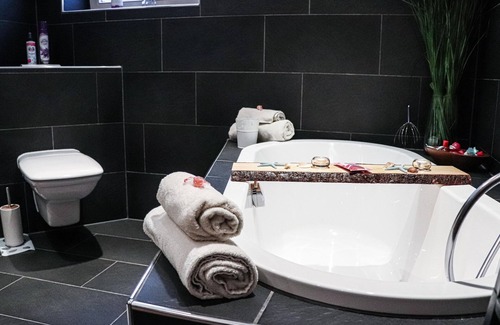 Kirkel Apartment | Ferienwohnung Am Geisse Felsje - Appartement/fewo, Dusche Oder Bad, WC