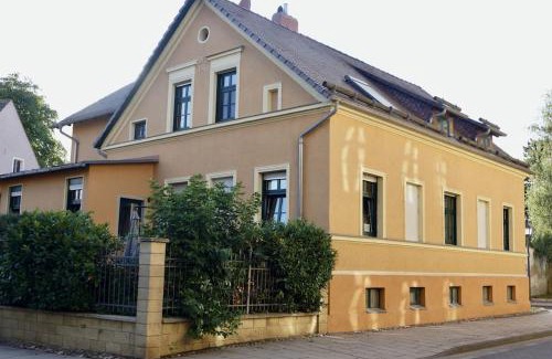 Barby Apartment | "Ferienwohnung am Schloss" - Ferienwohnung mit Blick auf das Barbyer Schloss, 5 Gehminuten bis zur Elbe