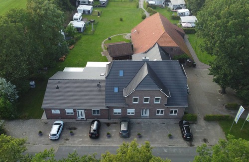 Zetel Apartment | Ferienwohnung am See mit Sauna an der Nordsee