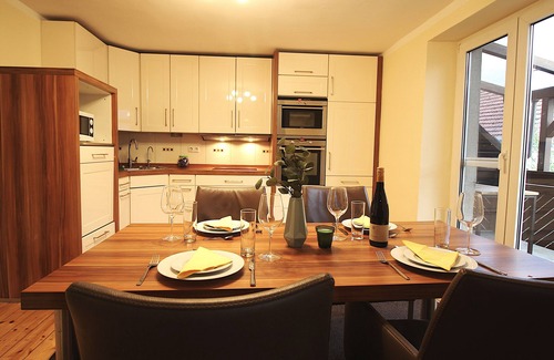 Ochsenfurt Apartment | Ferienwohnung am Wasserschloss 1-3