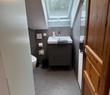 Eisingen Apartment | Ferienwohnung an der romantischen Straße direkt A3 und A81