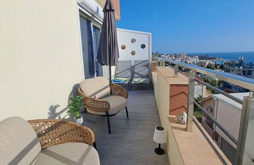 Dobra Voda Apartment | Ferienwohnung/apartment für bis zu 5 Personen zu Vermieten mit Blick Aufs Meer