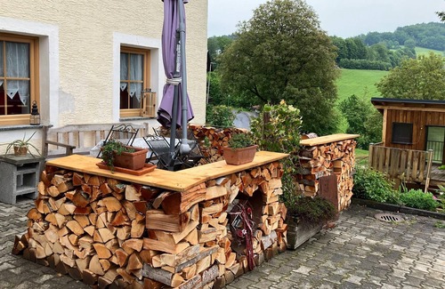 Grafenau Apartment | Ferienwohnung auf dem Bauernhof - zwei Schlafzimmer - Kinderland Bayerischer Wald
