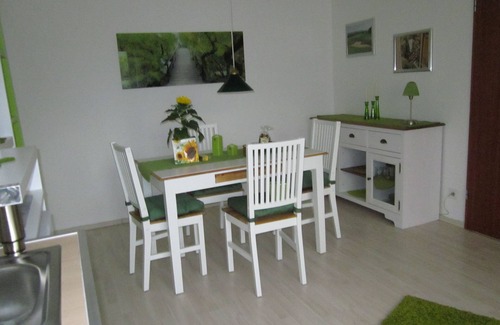 Moessingen Apartment | Ferienwohnung Bambusgarten, 60qm mit Terrasse und 1 Schlafzimmer für max. 2 Personen