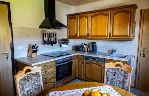 Schmalkalden Apartment | Ferienwohnung Berg-Glück, ruhige Lage mit Garten