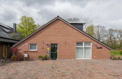 Schwerinsdorf Apartment | Ferienwohnung Birken Allee, 35181