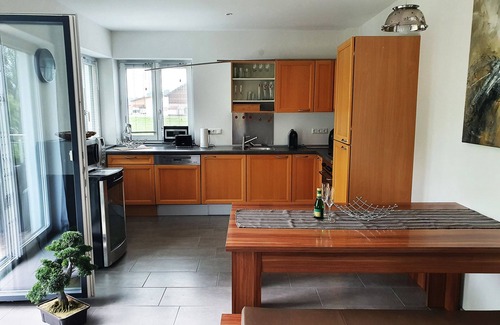 Fridolfing Apartment | Ferienwohnung bis 4 Personen, Balkon, 75 qm