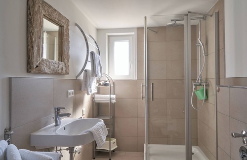 Guenzburg Apartment | Ferienwohnung Blüte mit Balkon