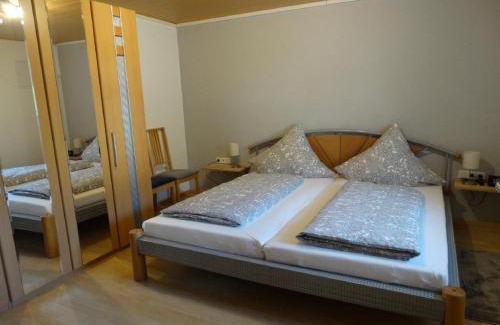 Heckendalheim Apartment | Ferienwohnung Christine