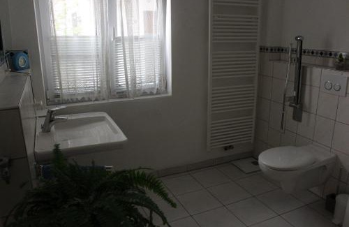 Holzhausen Apartment | Ferienwohnung am Kittenbach