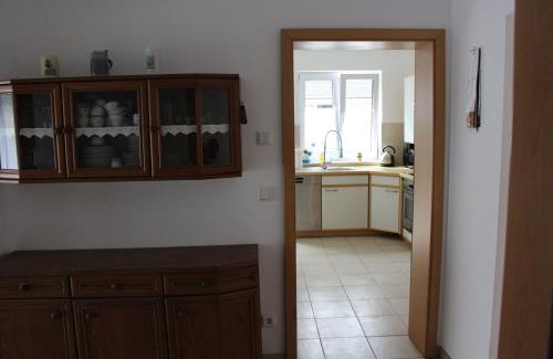 Holzhausen Apartment | Ferienwohnung am Kittenbach