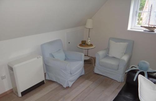 Welt Apartment | Ferienwohnung-DG-im-Reetdachhaus-im-Ort-Welt