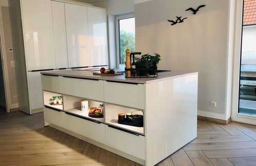 Harlesiel Apartment | Ferienwohnung Direkt auf dem Wasser mit Traumhaftem Blick auf den Yachthafen