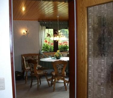 Stakendorf Apartment | Ferienwohnung-Dorette-in-Stakendorf-mit-Blick-ueber-den-Dorfteich