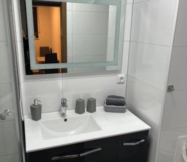 Flittard Apartment | Ferienwohnung Emilia