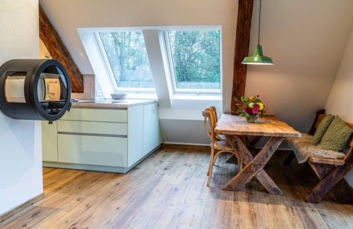 Versmold Apartment | Ferienwohnung Eschblick für 2-4 Personen Kamin, Balkon und Sauna