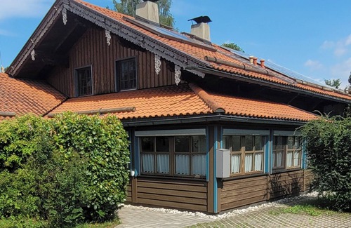 Frasdorf Apartment | Ferienwohnung für 2 Personen, 32 qm, ebenerdig, Wohn/Schlafraum kombiniert, TV, W-Lan, Terrasse, Gartenmöbel