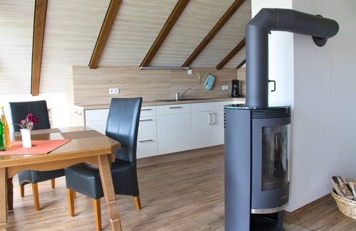Fladungen Apartment | Ferienwohnung für bis zu Drei Personen mit Kachelofen und Balkon