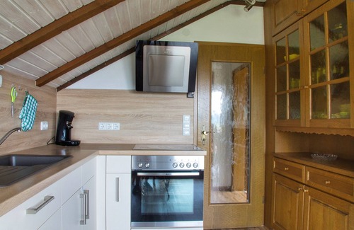 Fladungen Apartment | Ferienwohnung für bis zu Drei Personen mit Kachelofen und Balkon