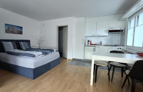 Maienfeld Apartment | Ferienwohnung Falknis In Maienfeld Mit Bergblick