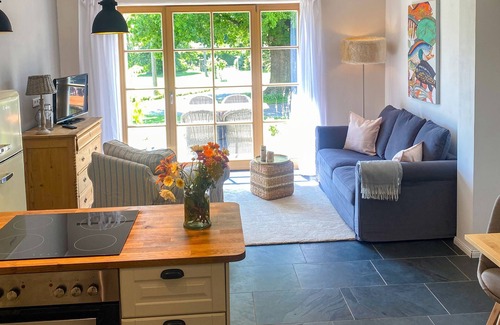 Kenz-Kustrow Apartment | Ferienwohnung Feldhase - Gutshaus Kranichflug