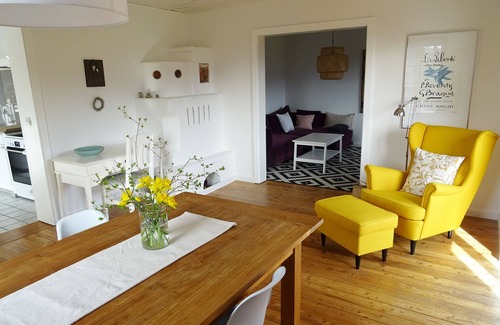 Frasdorf Apartment | Ferienwohnung Florina 2 Schlafzimmer, Küche, großer Balkon mit schöner Aussicht, 80qm