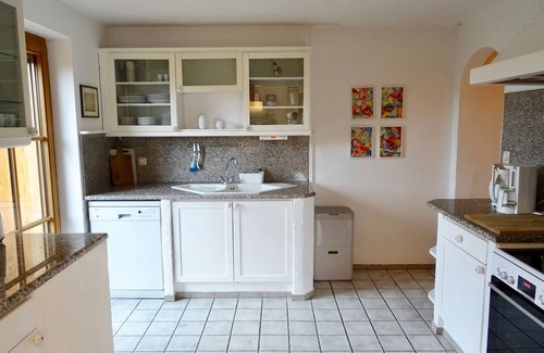 Frasdorf Apartment | Ferienwohnung Florina 2 Schlafzimmer, Küche, großer Balkon mit schöner Aussicht, 80qm