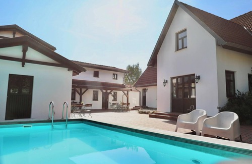 Dargun Apartment | Ferienwohnung Gotland Alte Schule Barlin Mecklenburg Pool