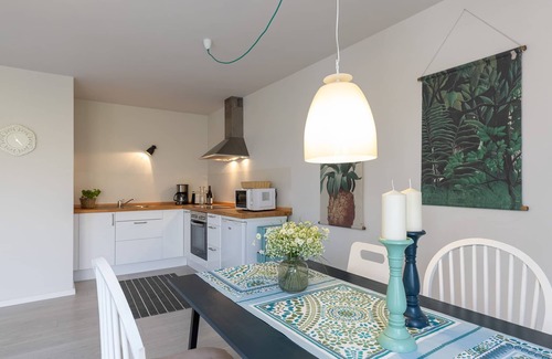 Brenkenhagen Apartment | Ferienwohnung Große Freiheit mit Terrasse in Brenkenhagen