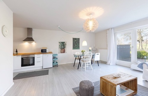 Brenkenhagen Apartment | Ferienwohnung Große Freiheit mit Terrasse in Brenkenhagen