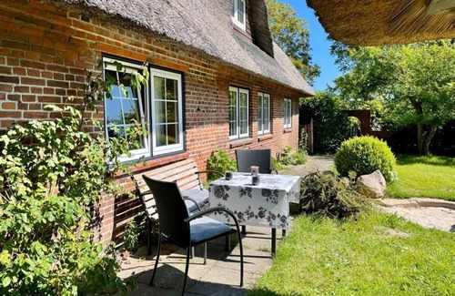 Dorphof Apartment | Ferienwohnung Große Reetdachkate - Reetdachkaten in Schuby, Ostsee