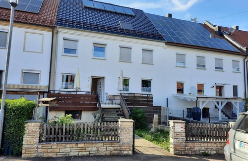 Guenzburg Apartment | Ferienwohnung Gutshof mit Zwei Schlafzimmer