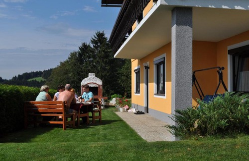 Dorfstetten Apartment | Ferienwohnung Höbart