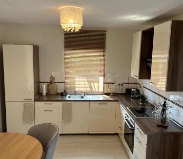 Brucken Apartment | Ferienwohnung Hügel Blick