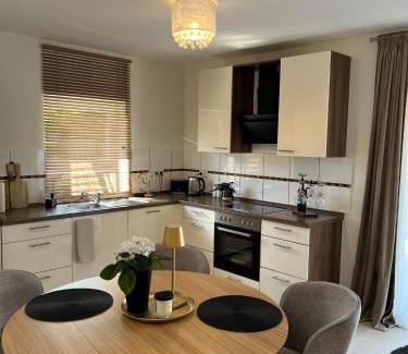 Brucken Apartment | Ferienwohnung Hügel Blick