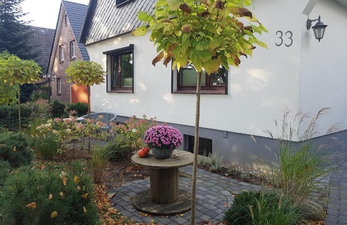 Uetersen Apartment | Ferienwohnung-Haus Holly