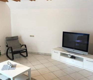 Holzkirchen Apartment | Ferienwohnung Haus Maja