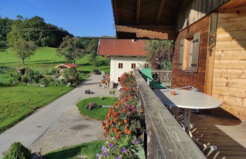 Frasdorf Apartment | Ferienwohnung Hochries für 2-4 Personen 1. Stock, Balkon, eigener Eingang, 1 Schlafzimmer, Wohn/Schlafzimmer, Küche